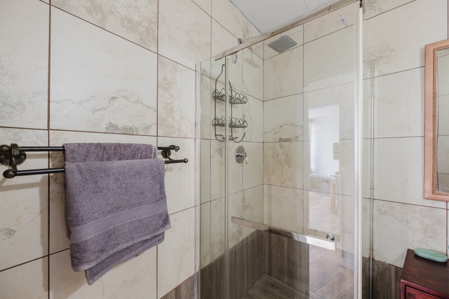 1 Bedroom Property for Sale in Vredehoek Western Cape